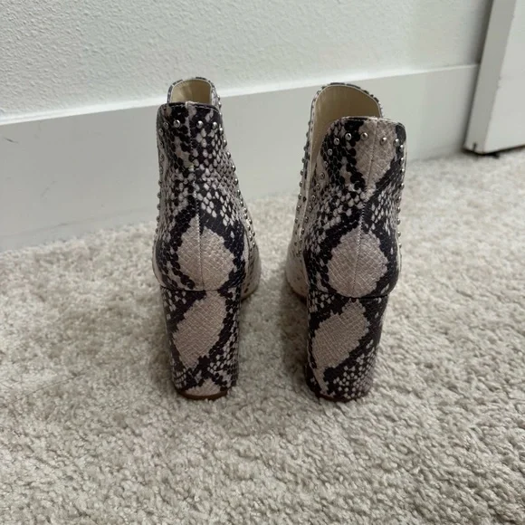Steve Madden “Rockstar” black and white snake print heeled booties - Picture 4 of 7